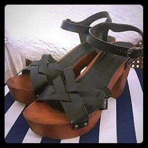 Wood Sole Platform Strappy Sandal